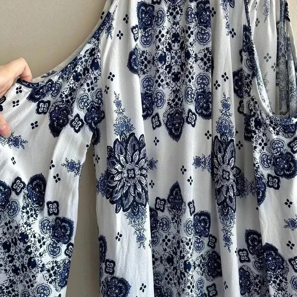 Forever 21 Contemporary Blue Floral Cold Shoulder Bell Sleeve Dress, Size XS - Picture 15 of 16